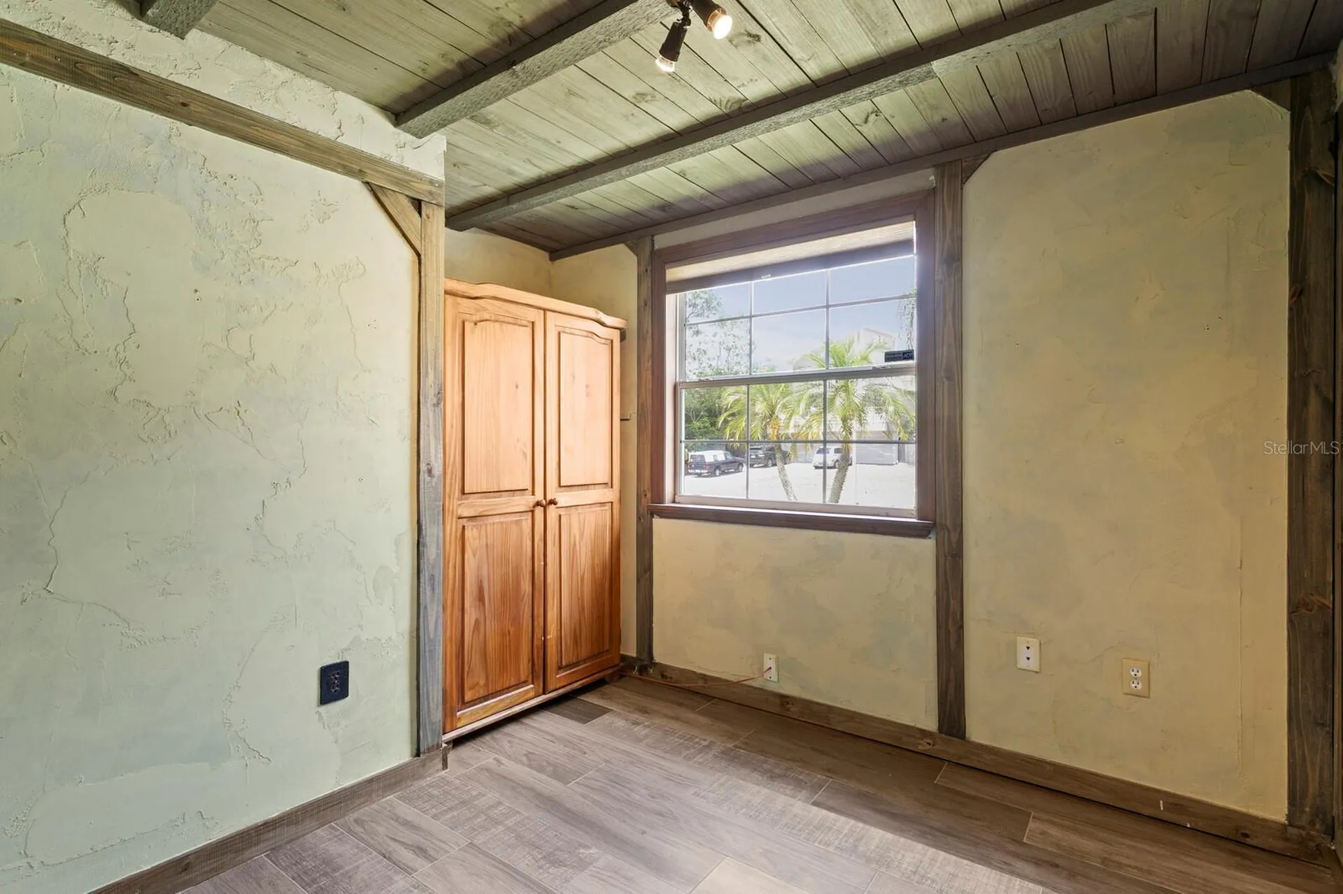 105 Kilsythe Street Oldsmar FL 34677