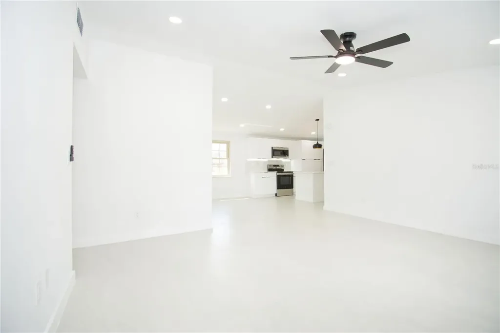 9409 Lonsdale Court Tampa FL 33615