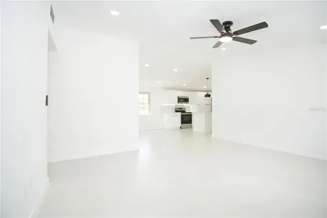 9409 Lonsdale Court Tampa FL 33615