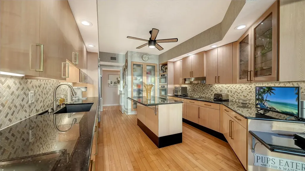 1241 Gulf Of Mexico Drive Longboat Key FL 34228