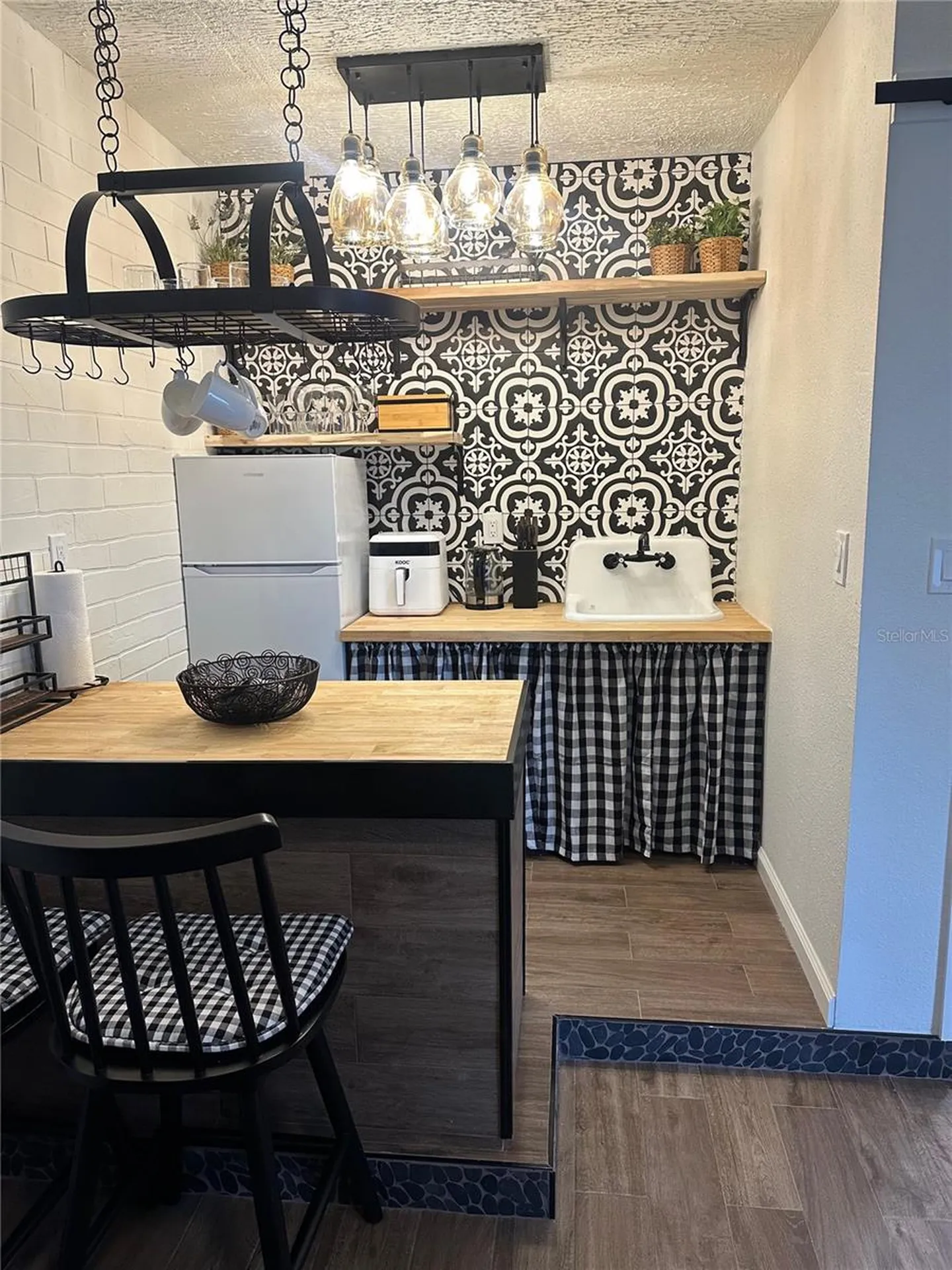 905 Patricia Avenue Dunedin FL 34698