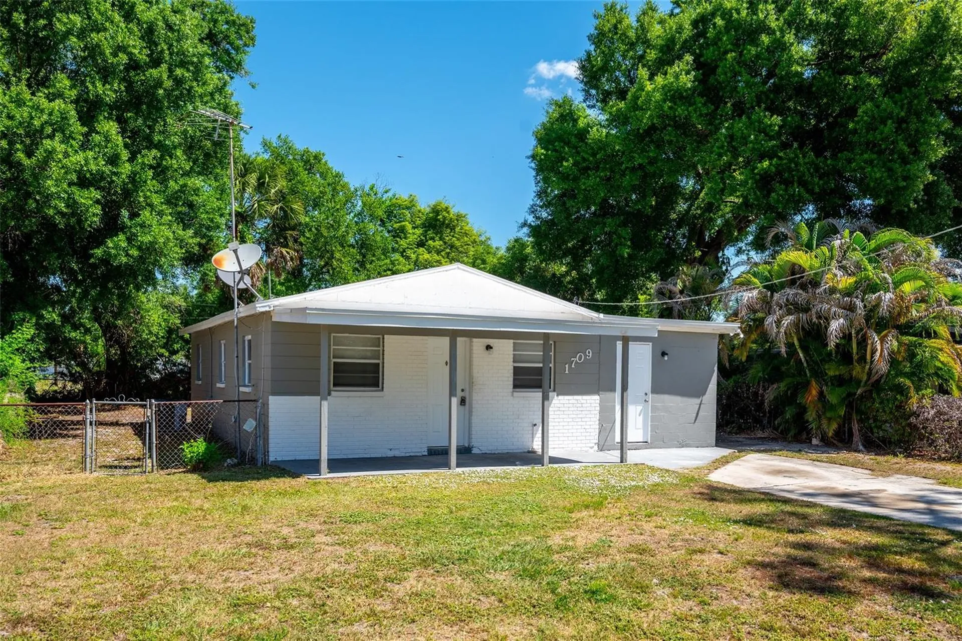 1709 W Comanche Avenue Tampa FL 33603