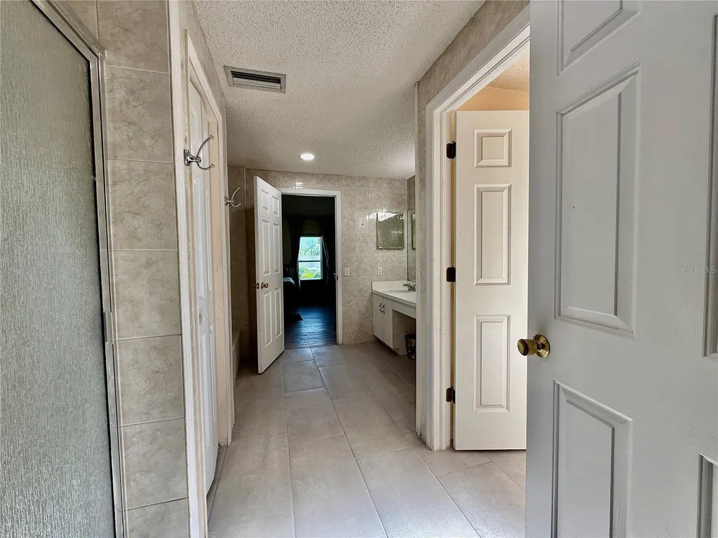 1702 Sunkissed Drive Tarpon Springs FL 34689