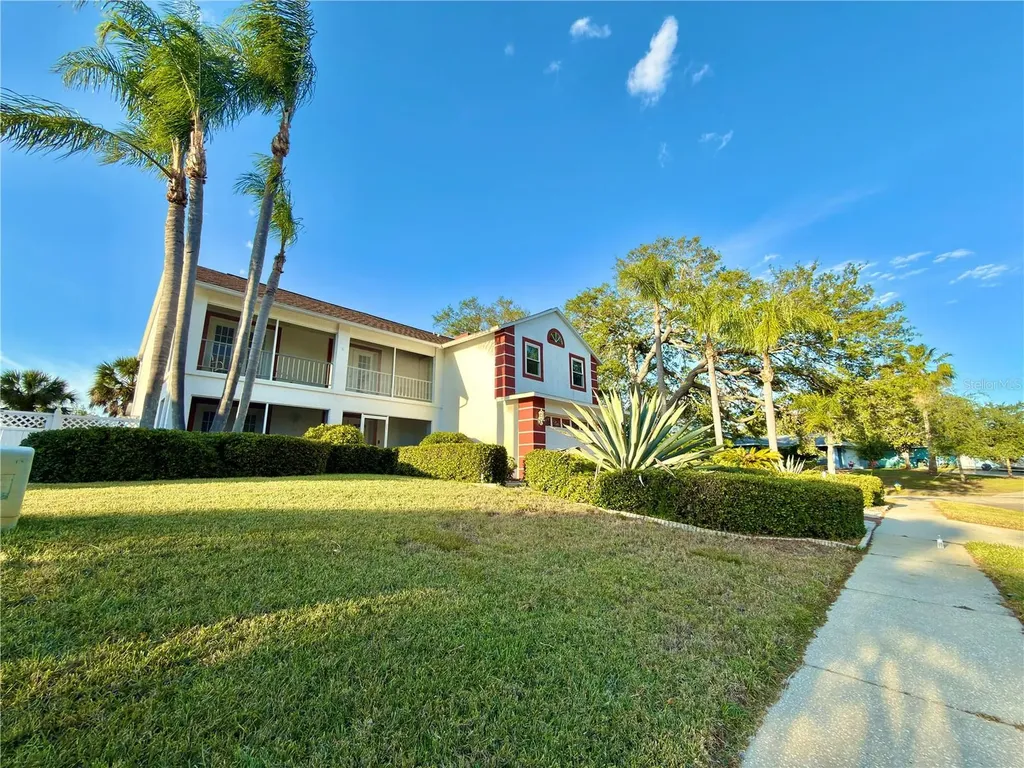 1702 Sunkissed Drive Tarpon Springs FL 34689