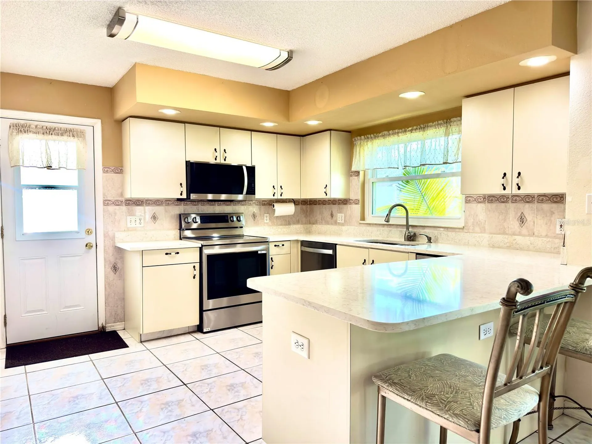 1702 Sunkissed Drive Tarpon Springs FL 34689