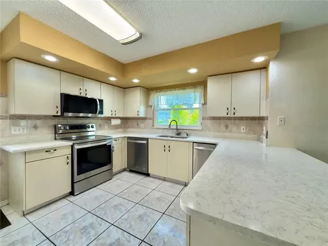 1702 Sunkissed Drive Tarpon Springs FL 34689