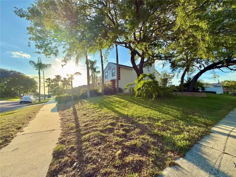 1702 Sunkissed Drive Tarpon Springs FL 34689