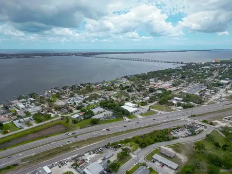 1087 Swan Street Melbourne FL 32935