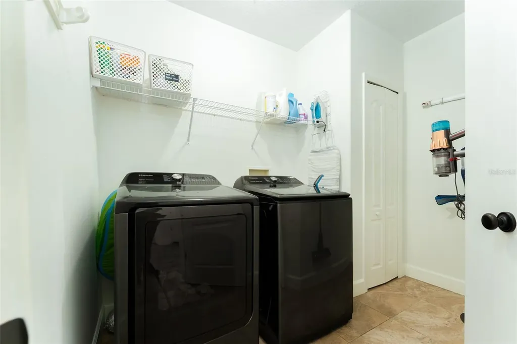 16008 Palmettorun Circle Lithia FL 33547