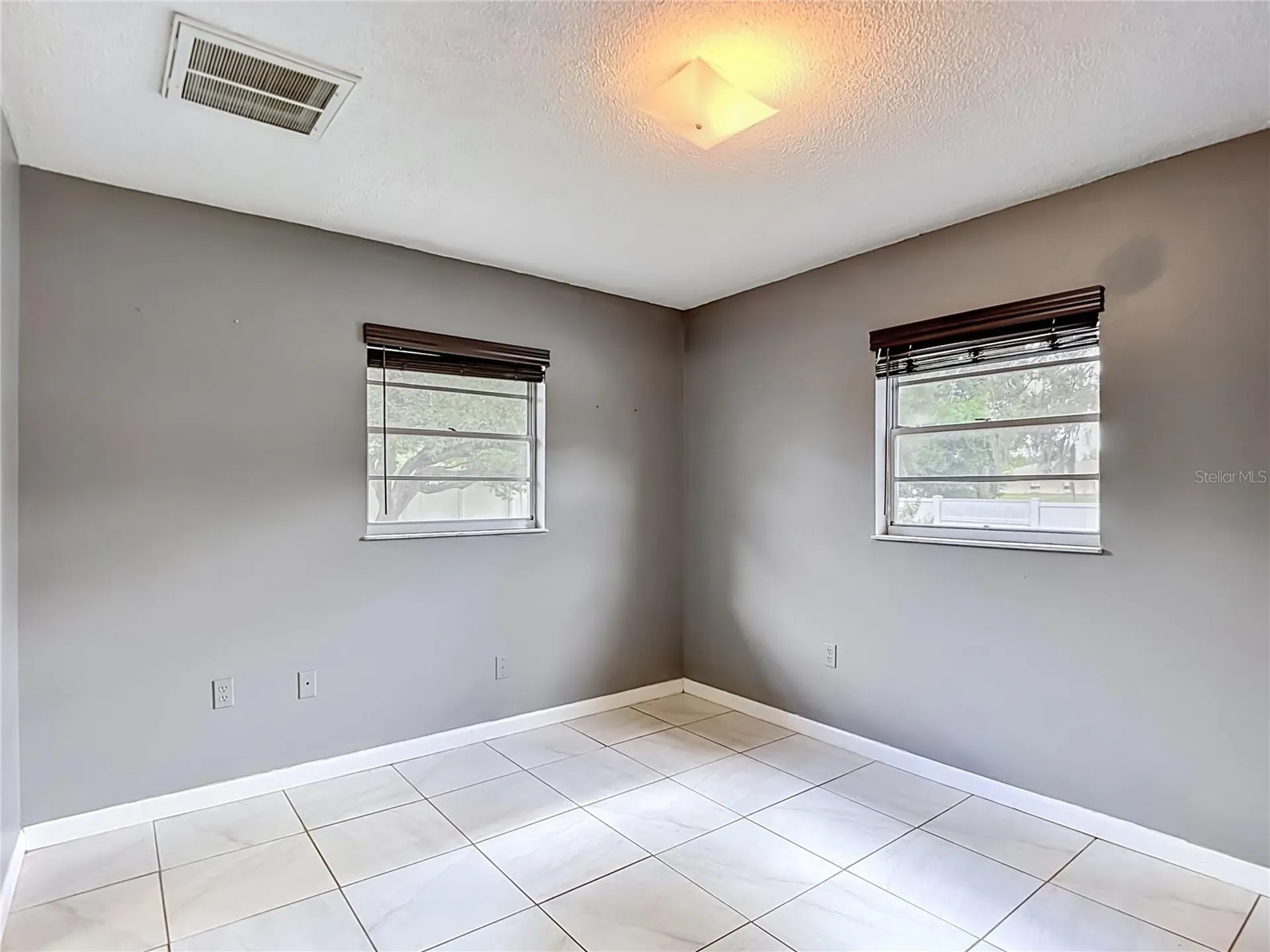 6155 9th Street Zephyrhills FL 33542