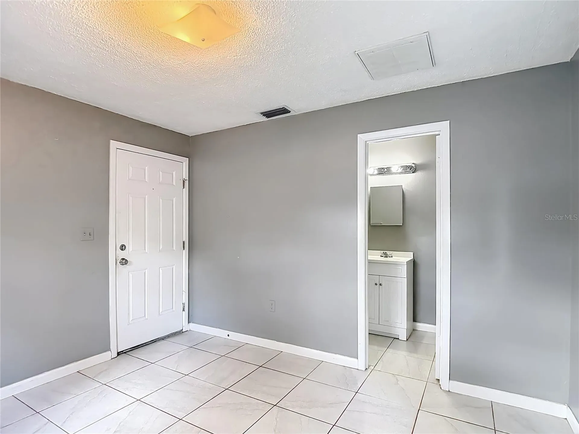6155 9th Street Zephyrhills FL 33542