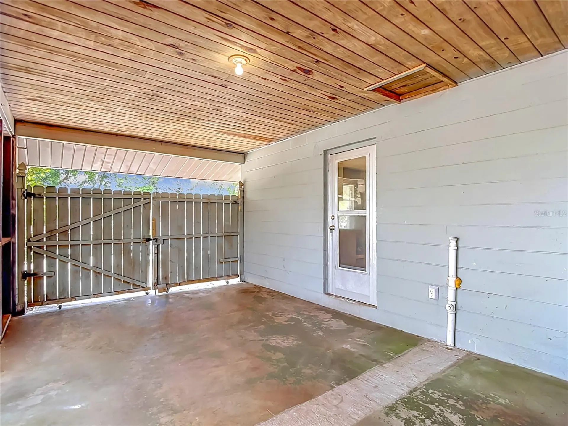 6155 9th Street Zephyrhills FL 33542
