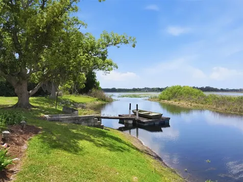 36740 Shore Drive Dade City FL 33525