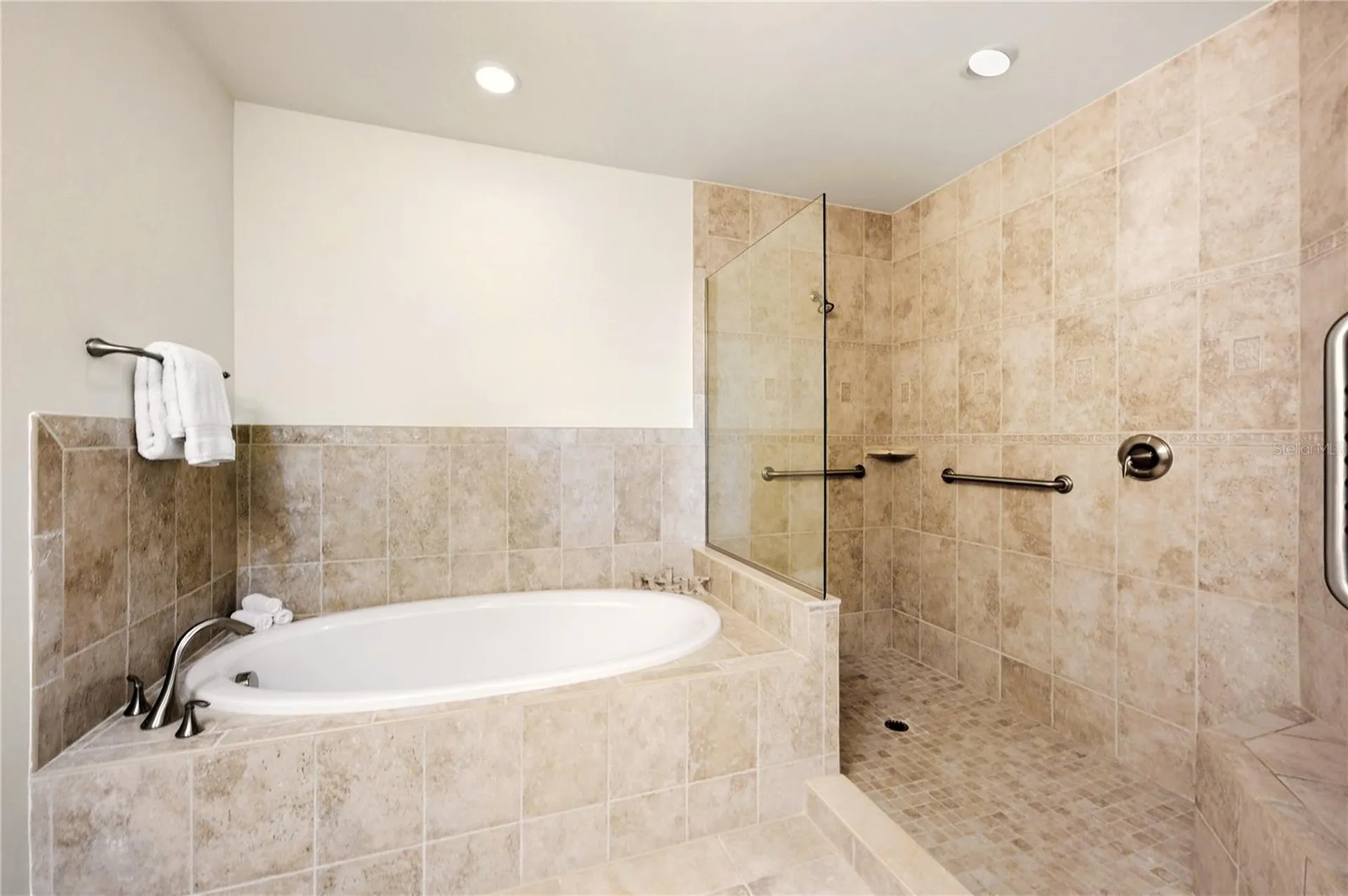 2555 Marquesa Royale Lane Naples FL 34109