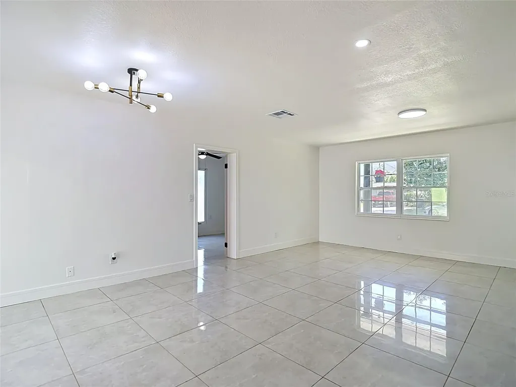 8639 May Circle Tampa FL 33614