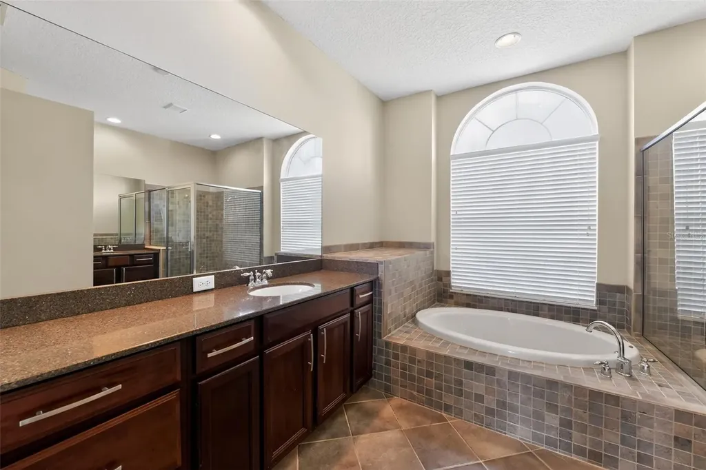 1833 Mira Lago Circle Ruskin FL 33570
