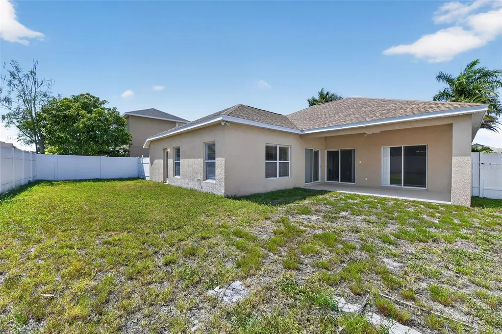 1833 Mira Lago Circle Ruskin FL 33570