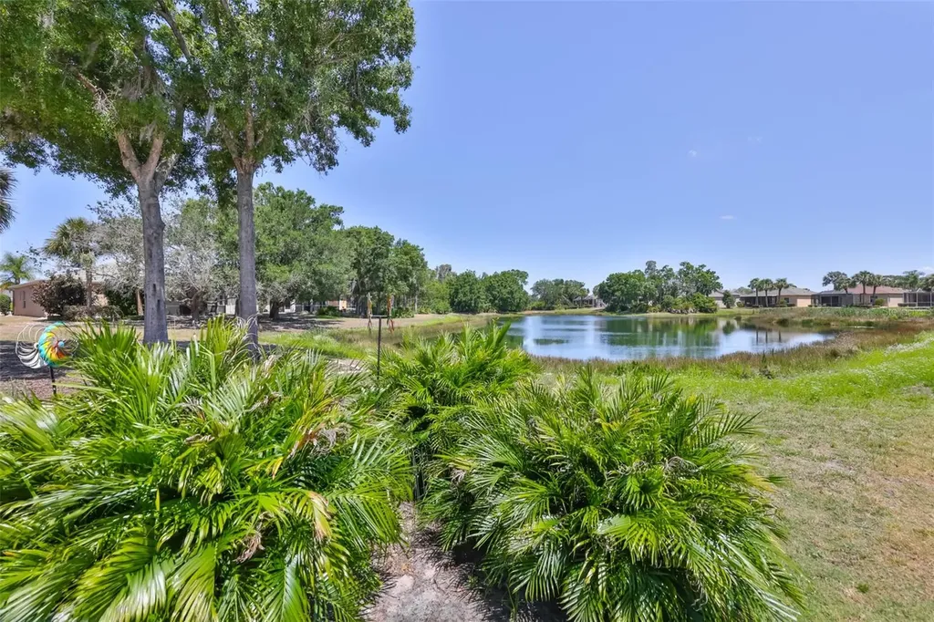 828 Regal Manor Way Sun City Center FL 33573