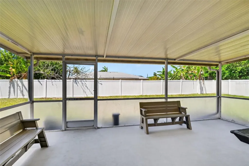 1305 SE 37th Terrace Cape Coral FL 33904