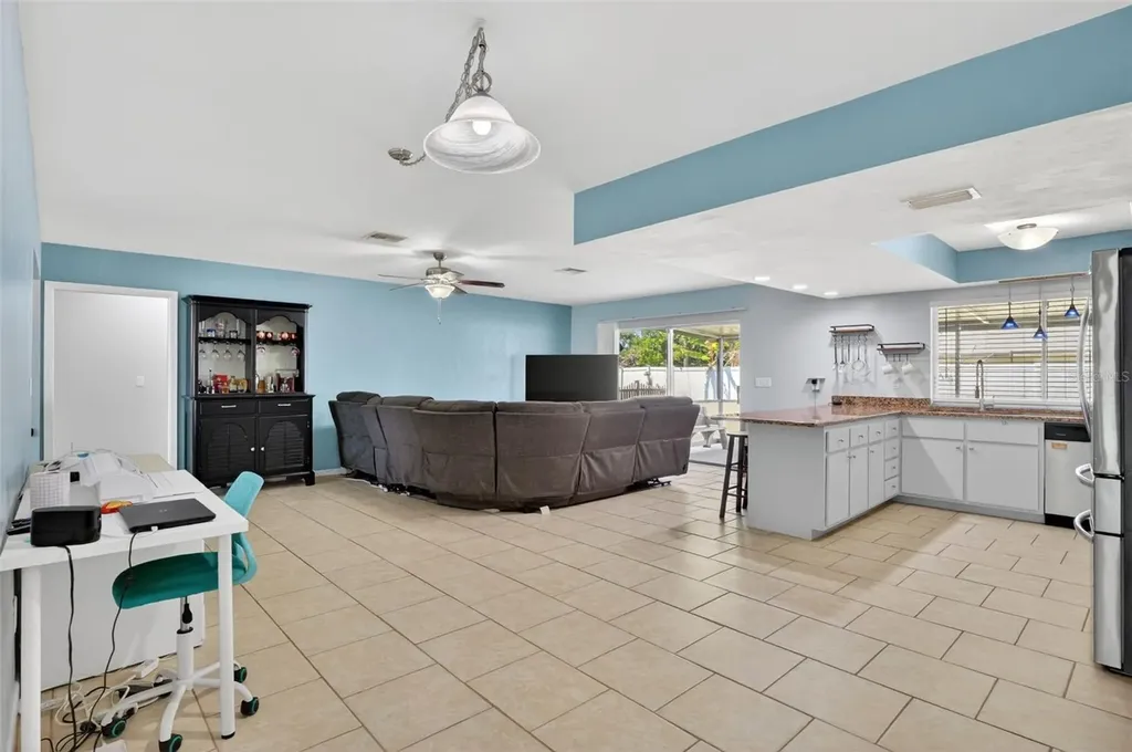 1305 SE 37th Terrace Cape Coral FL 33904