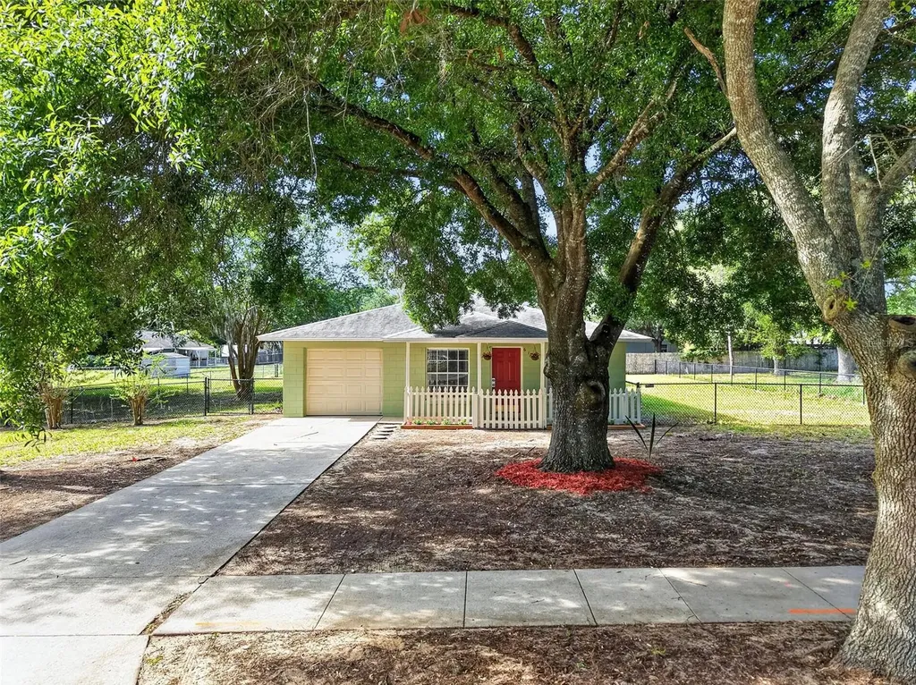 610 Palmetto Drive Mascotte FL 34753
