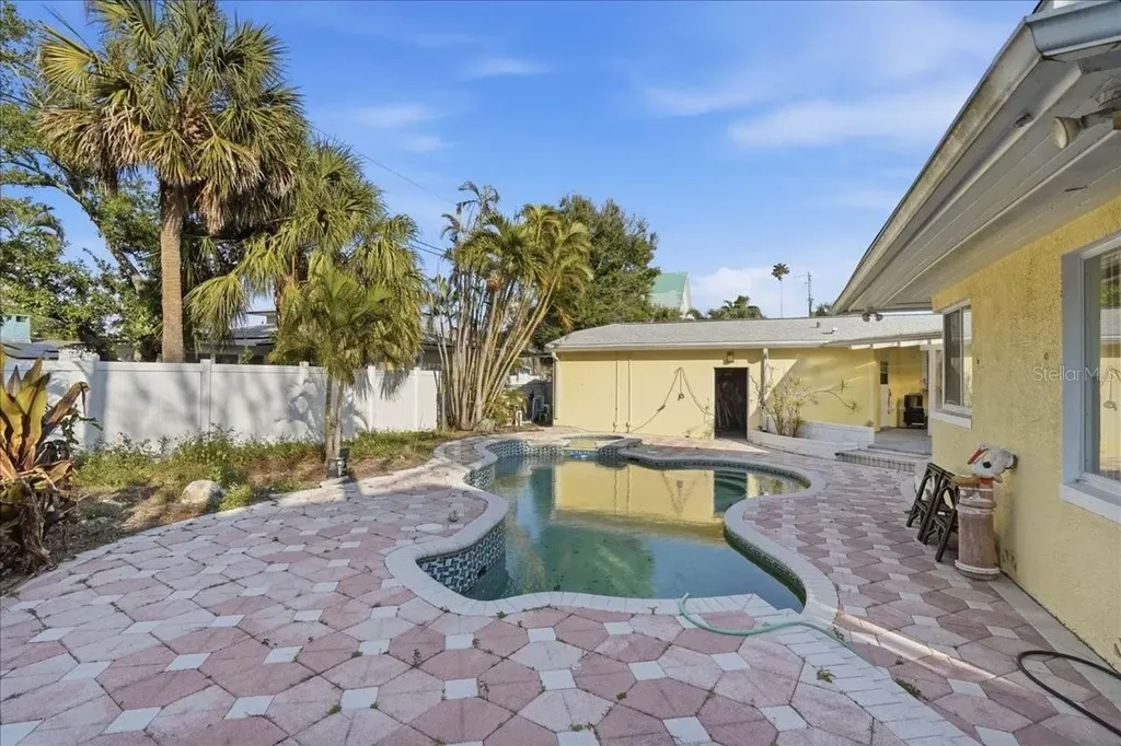 16007 Gulf Boulevard Redington Beach FL 33708