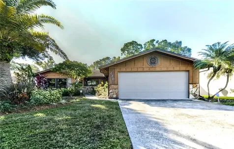220 34th Avenue N St Petersburg FL 33704