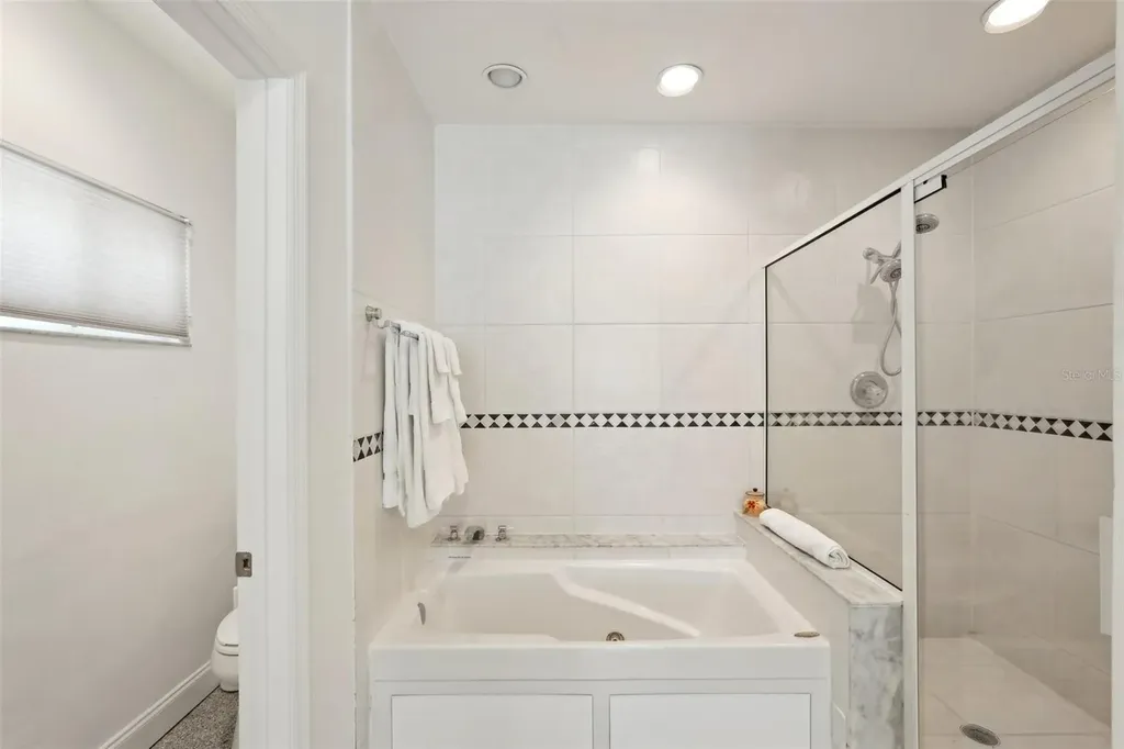 55 N Washington Drive Sarasota FL 34236