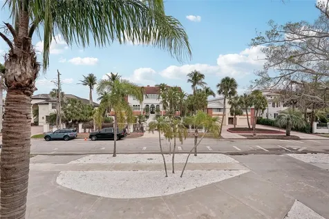 55 N Washington Drive Sarasota FL 34236