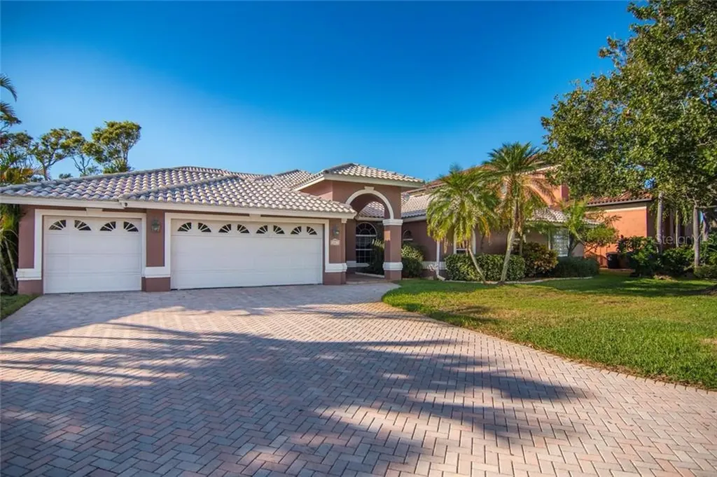 2061 Hawaii Avenue NE St Petersburg FL 33703