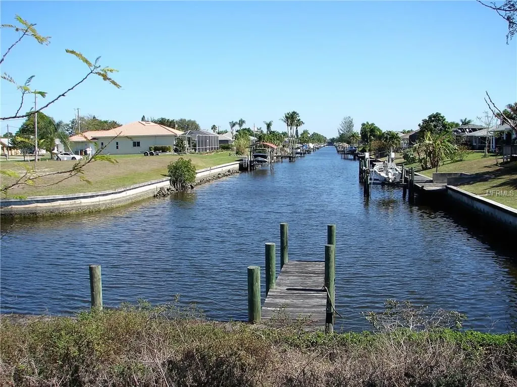 1519 SE 11th Avenue Cape Coral FL 33990