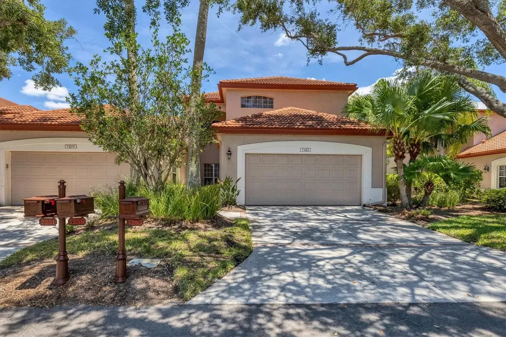 7263 Regina Royale Sarasota FL 34238
