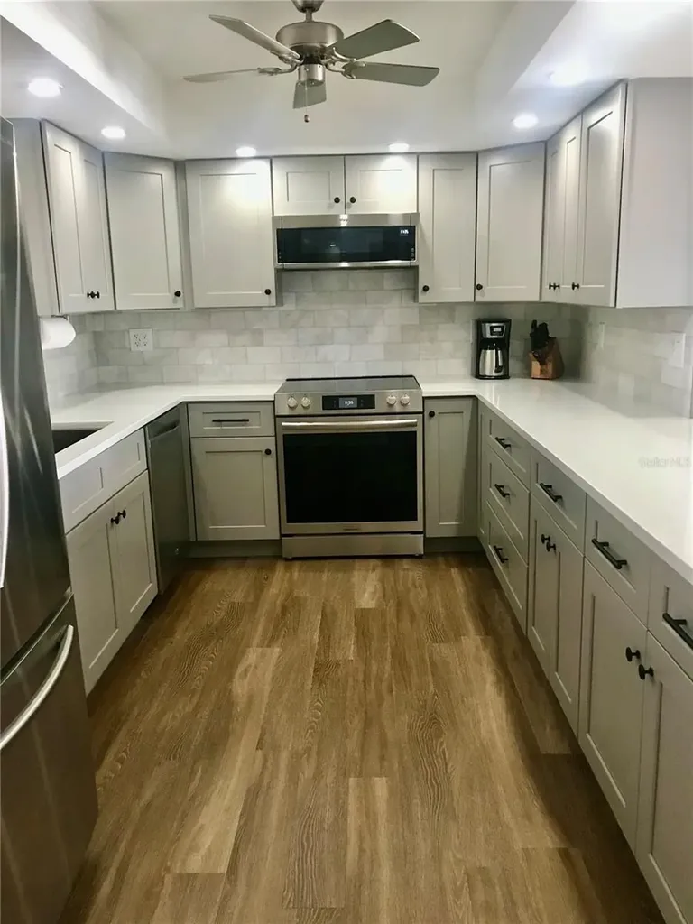 800 Benjamin Franklin Drive Sarasota FL 34236
