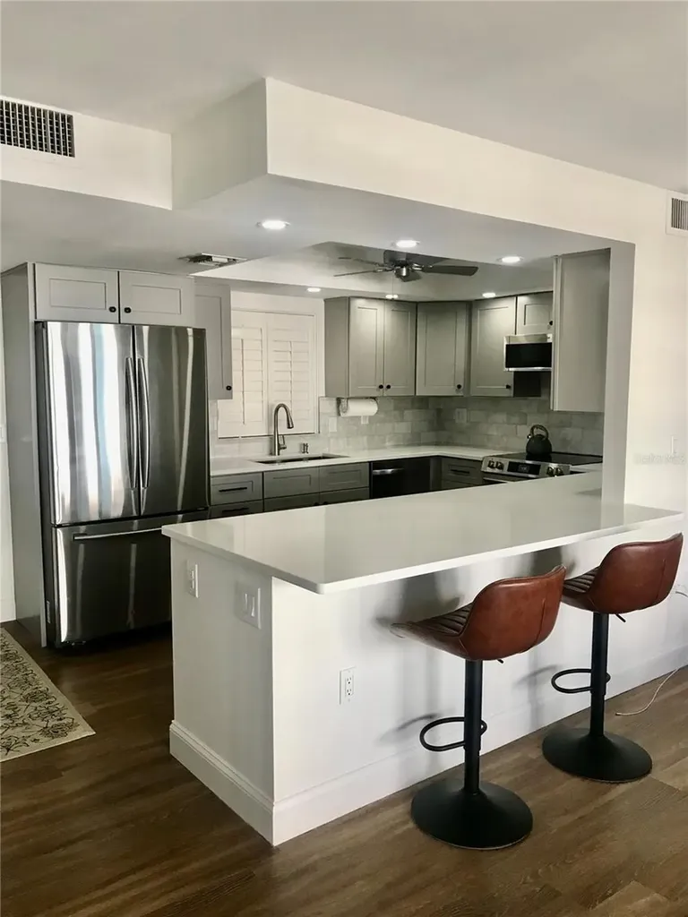 800 Benjamin Franklin Drive Sarasota FL 34236