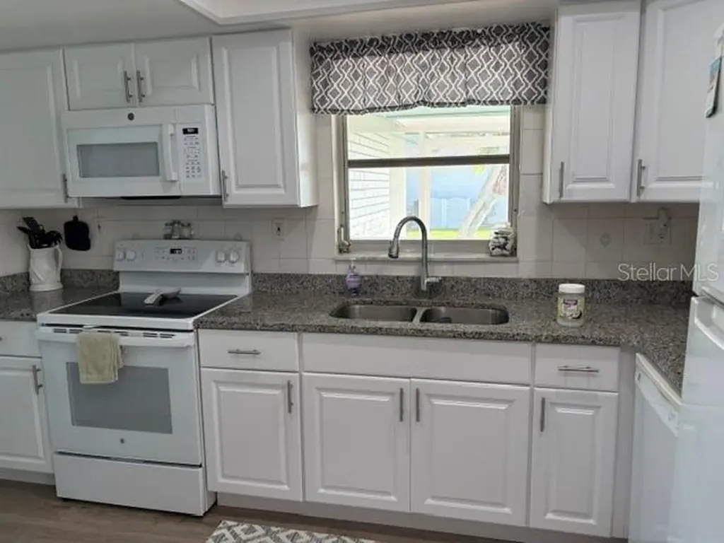 98 Caddy Road Rotonda West FL 33947