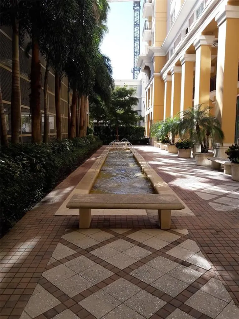 750 N Tamiami Trail Sarasota FL 34236