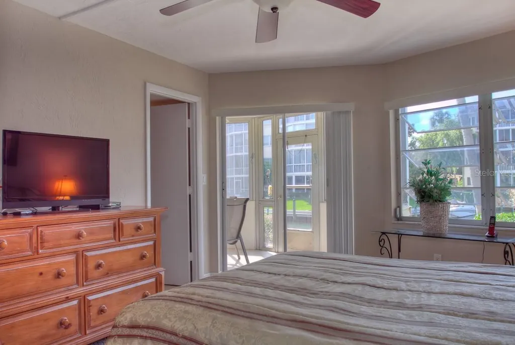 1250 N Portofino Drive Sarasota FL 34242