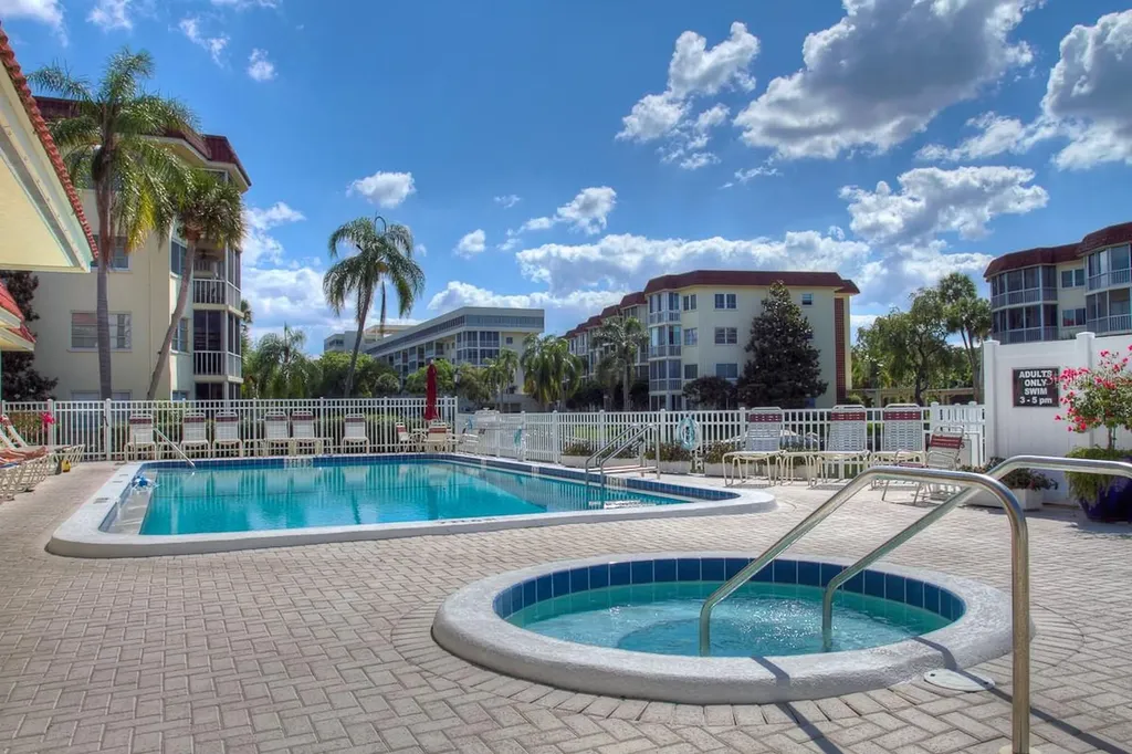 1250 N Portofino Drive Sarasota FL 34242
