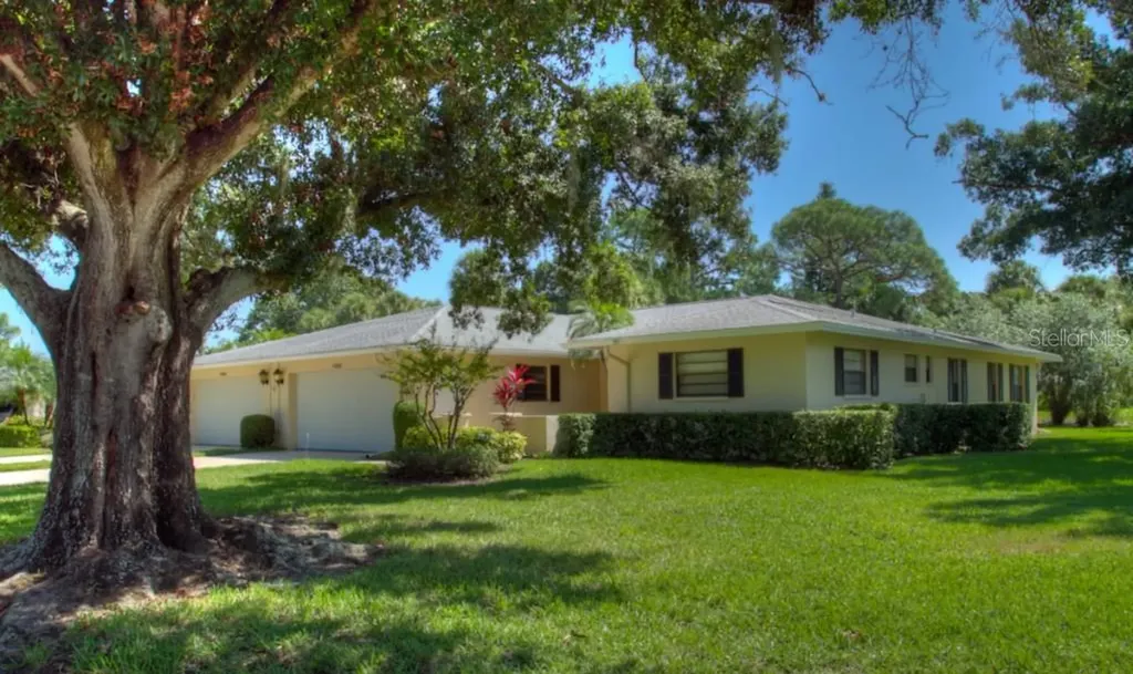 7093 Fairway Bend Lane Sarasota FL 34243