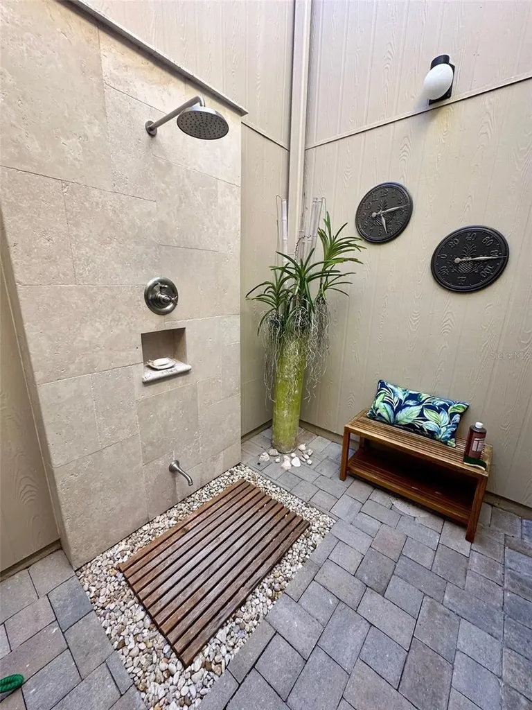 2319 Harbour Oaks Drive Longboat Key FL 34228