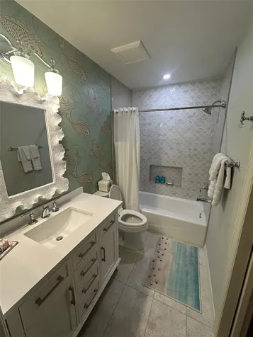 2319 Harbour Oaks Drive Longboat Key FL 34228