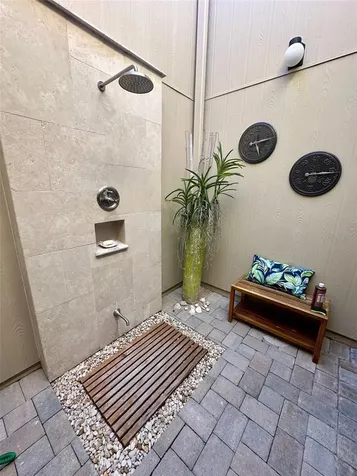 2319 Harbour Oaks Drive Longboat Key FL 34228