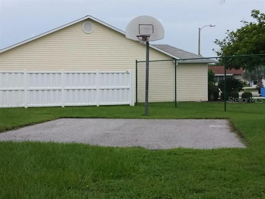 4107 41st Street W Bradenton FL 34205
