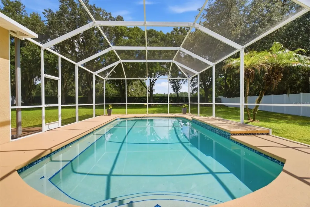 4704 Red Warbler Lane Valrico FL 33596