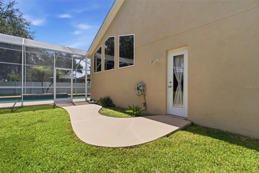 4704 Red Warbler Lane Valrico FL 33596