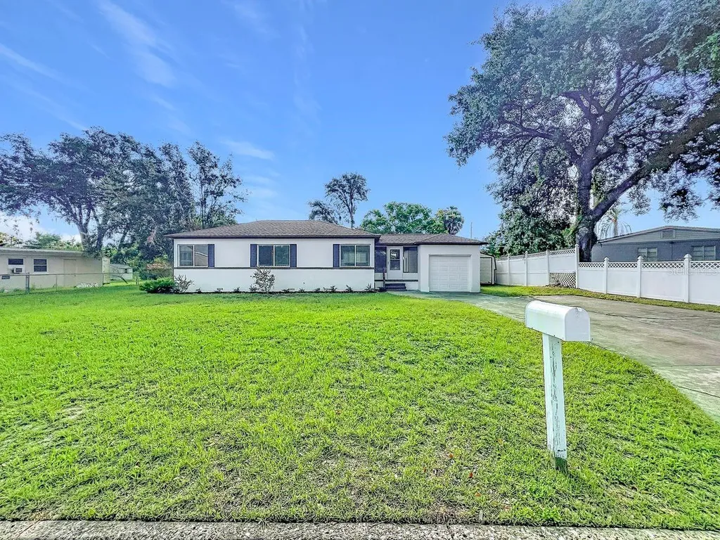 2437 S Myrtle Avenue Sanford FL 32771