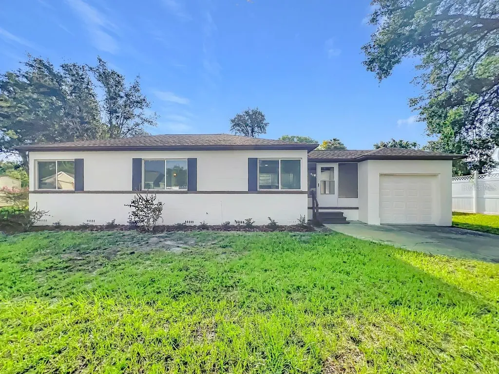 2437 S Myrtle Avenue Sanford FL 32771