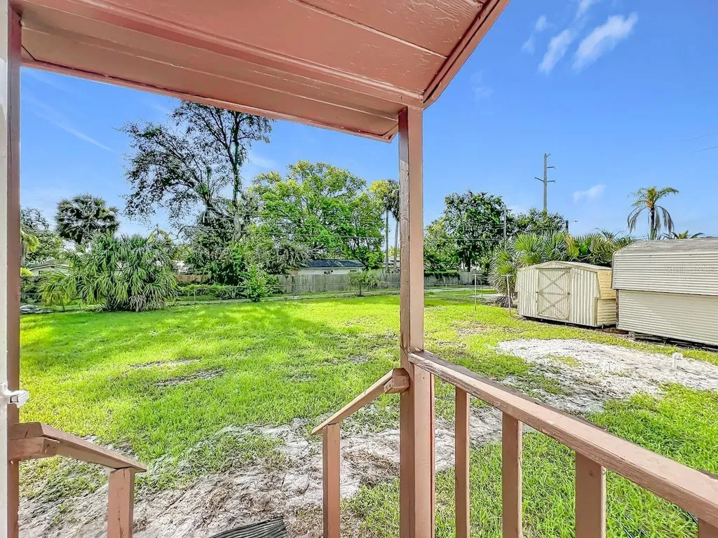 2437 S Myrtle Avenue Sanford FL 32771
