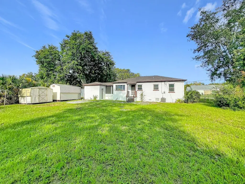 2437 S Myrtle Avenue Sanford FL 32771