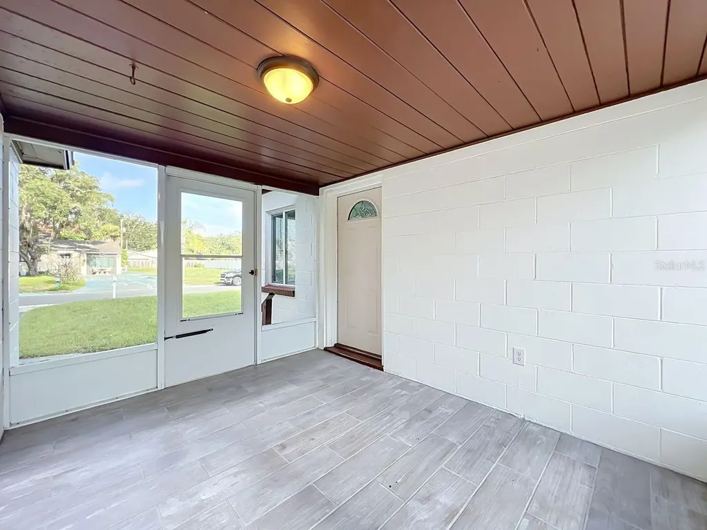 2437 S Myrtle Avenue Sanford FL 32771